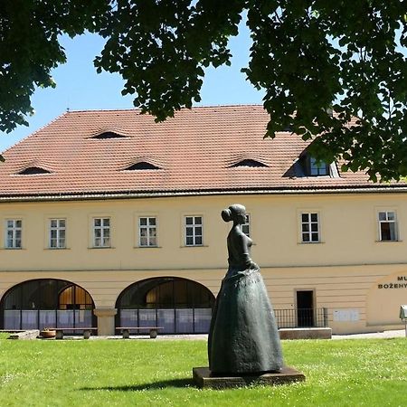 Restaurace A Penzion U Pešíků Cervený Kostelec Exterior foto