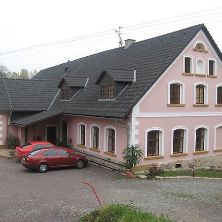 Restaurace A Penzion U Pešíků Cervený Kostelec Exterior foto