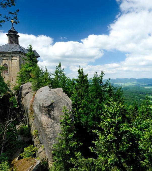 Restaurace A Penzion U Pešíků Cervený Kostelec Exterior foto