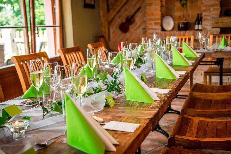 Restaurace A Penzion U Pešíků Cervený Kostelec Exterior foto