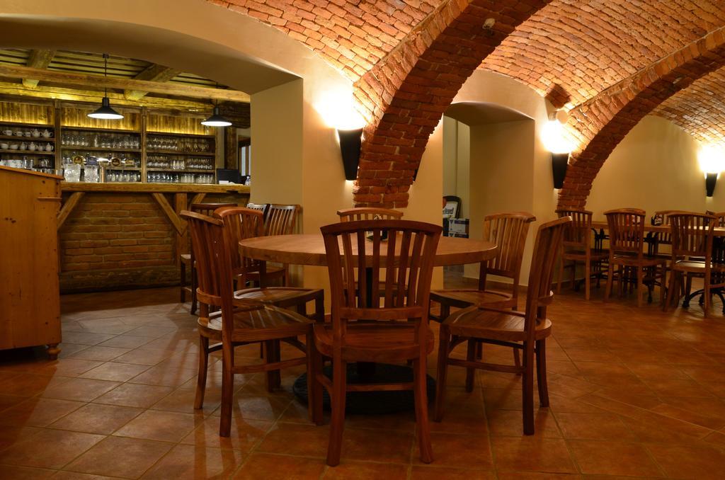 Restaurace A Penzion U Pešíků Cervený Kostelec Exterior foto