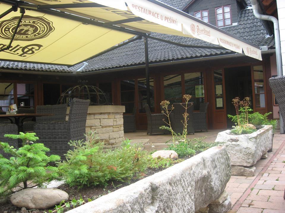 Restaurace A Penzion U Pešíků Cervený Kostelec Exterior foto